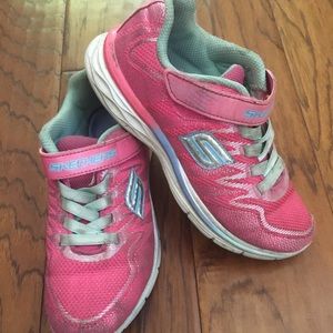 Girls Sketchers pink sneakers